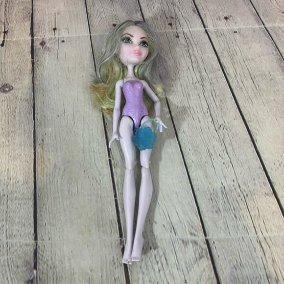 Ever After High Crystal Winter Doll - Picture 1 of 3